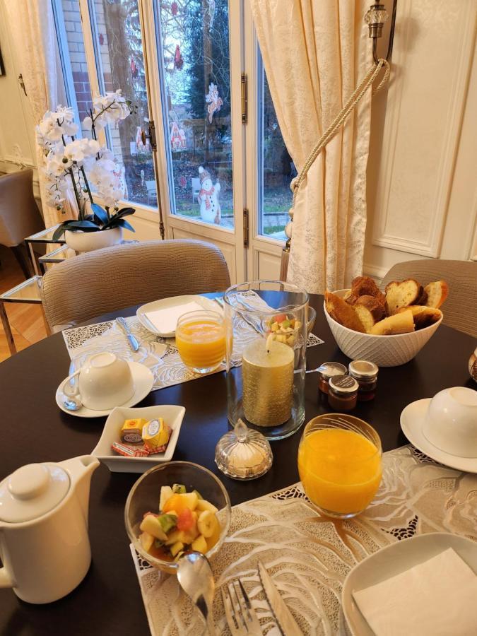 Bed and Breakfast Chateau De La Feuilleraie Saint-Leu-la-Foret Exterior foto